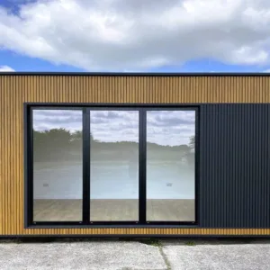 Contenedor de oficina 6m × 3m × 2,9 m · ≈ 18 m² útiles