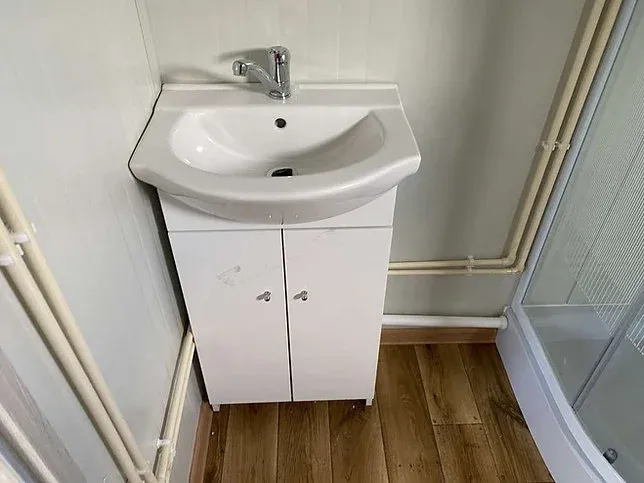Contenedor 6×2,40m + WC, ducha y cocina – Image 2